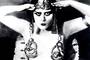 Igralka Theda Bara je že v času nemega filma moške gledalce obnorela s svojim provokativnim imidžem.