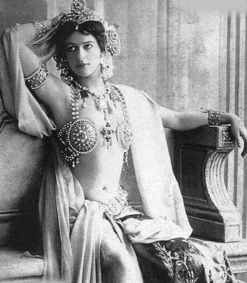 Zadnja prava kurtizana naj bi bila nizozemska plesalka in vohunka Mata Hari. (jlp)