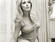 Njegovo prelepo in visoko nosečo ženo Sharon Tate so zverinsko umorili podaniki Charlesa Mansona.
