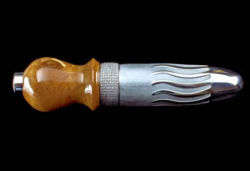 Zlati vibrator z dragimi kamni je lahko vaš že za pičlih 8.000 evrov.