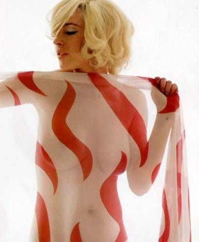 Mlada igralka Lindsay Lohan je pred časom dvignila veliko prahu s poziranjem v stilu Marilyn Monroe.